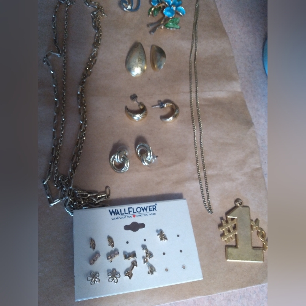Vintage Costume Jewelry Bundle - Picture 5 of 8